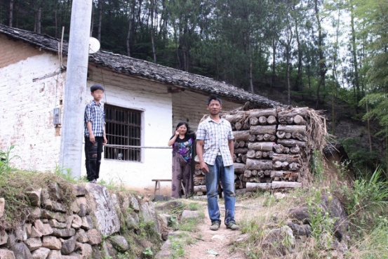 助力学子,跨越癜风—守护大山里的贫瘠梦想