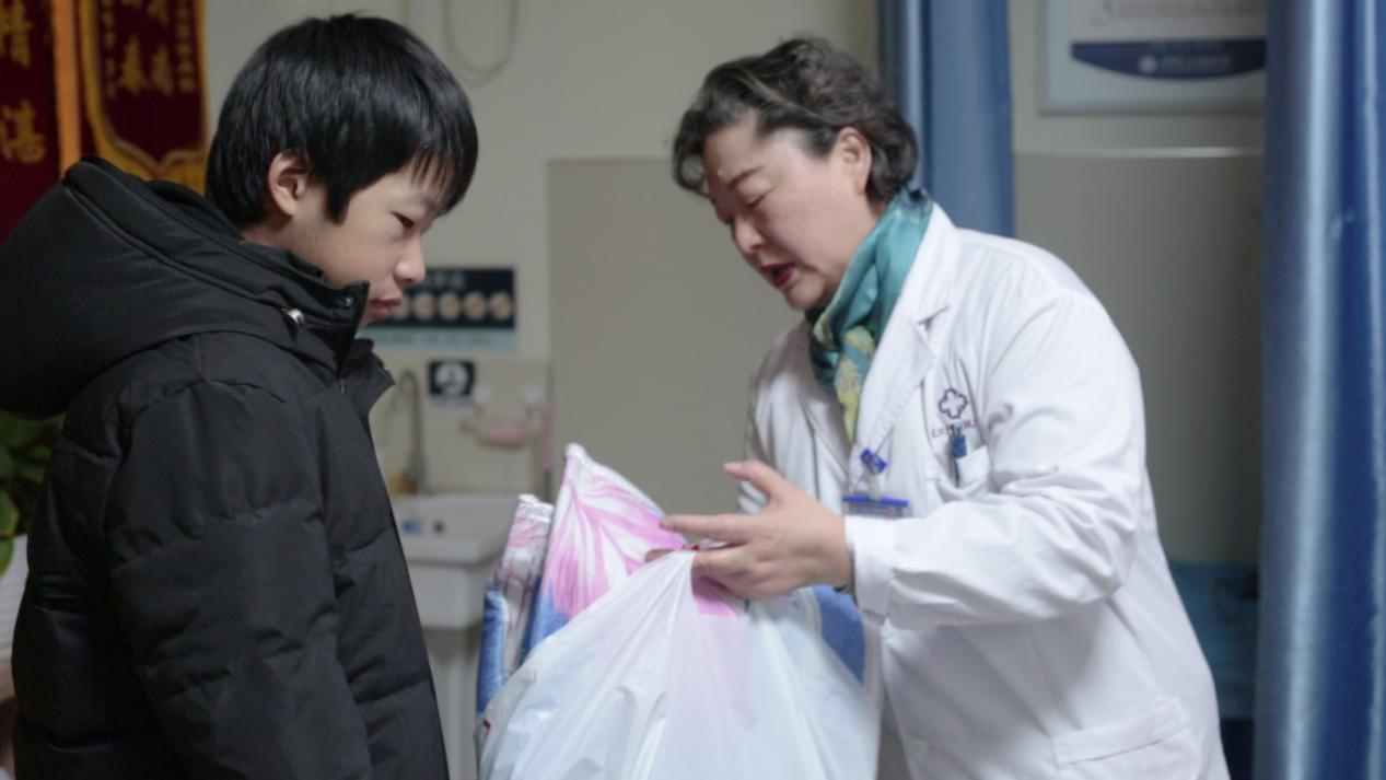 (合肥北大)诊室自费添置暖冬衣物,医者仁心”